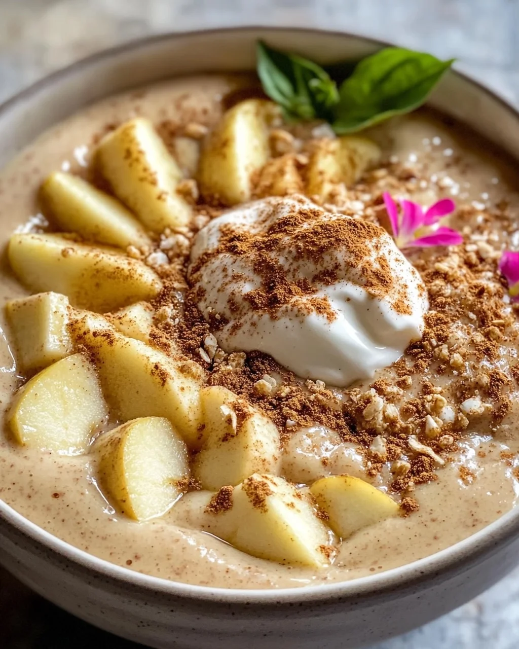 Apfel-Zimt Smoothie Bowl: Dein würzig-süßer Energie-Kick!