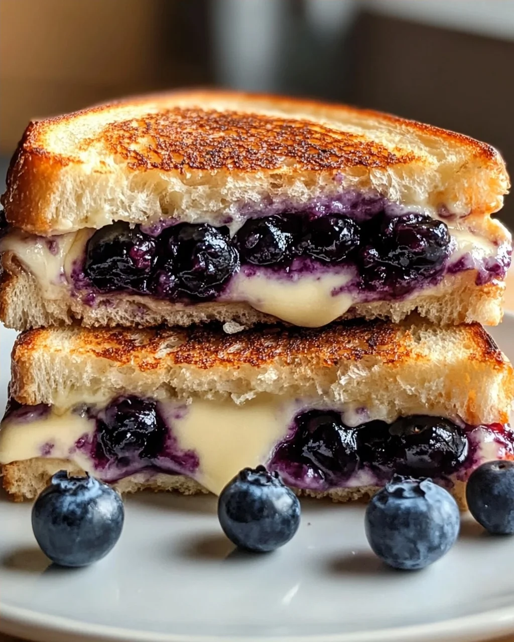 Knuspriger Blaubeer Grilled Cheese: Der süß-salzige Hit!
