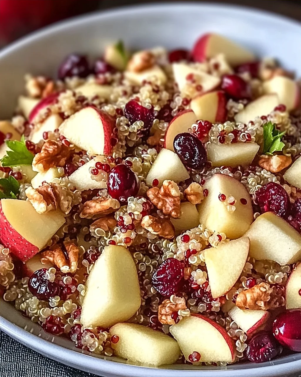 Quinoa Apfel Salat für frische Geschmacksexplosion