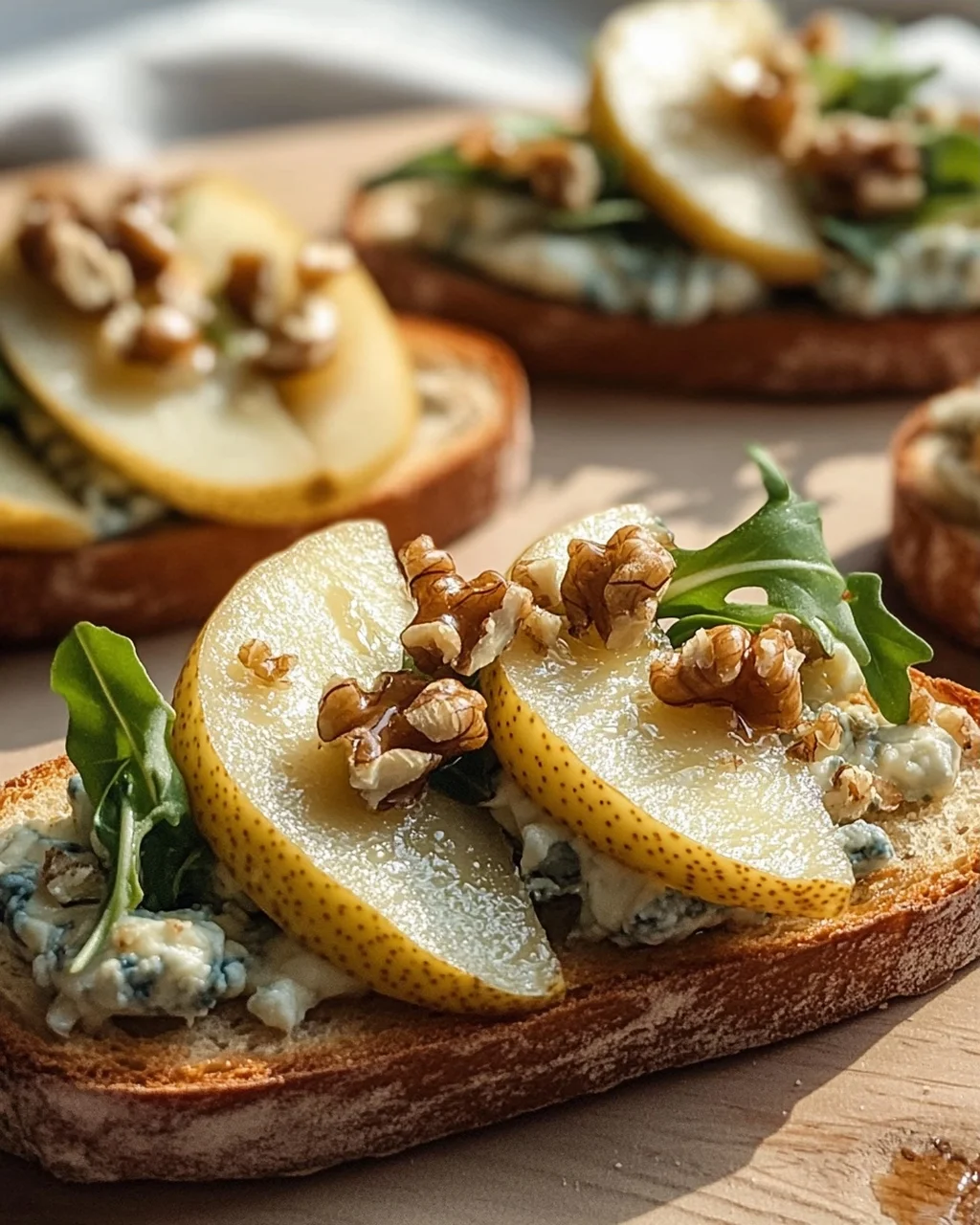 Würzige Gorgonzola Birnen Bruschetta für Genießer