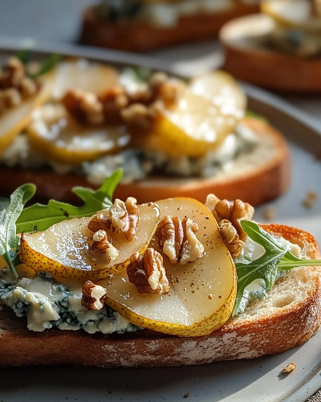Würzige Gorgonzola Birnen Bruschetta für Genießer
